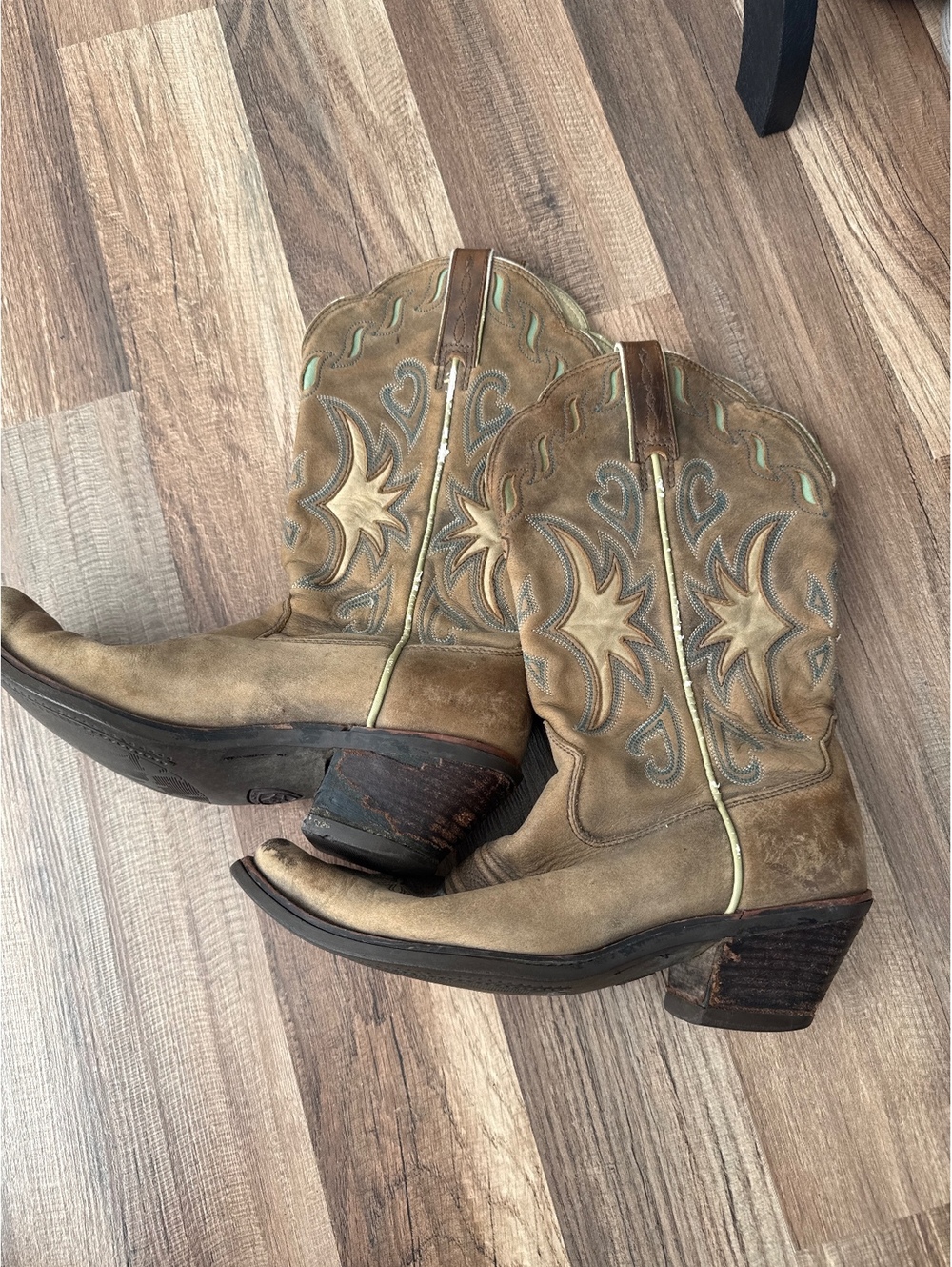 Ariat Women’s 6.5 Distressed Leather Western Cowboy Boots Embroidered